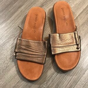 Gentle Souls by Kenneth Cole Golum Slide Sandal